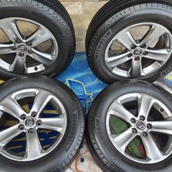 17" TOYOTA RAV4 WHEELS WITH MICHELIN TIRES