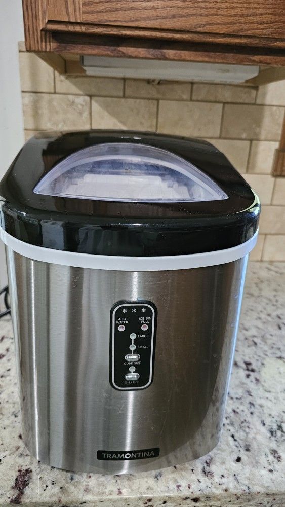 Like New Counter Top Ice Maker TESTED Works Well