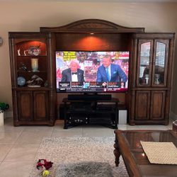 Lighted Wall Unit With Glass Adjustable Shelves!  Like New By Tommy Bahama