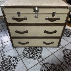 Vintage style dresser