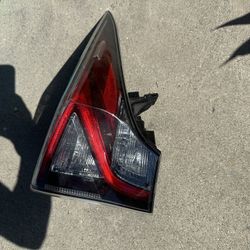 16 -18 Toyota Prius Passenger Side, Tail Light