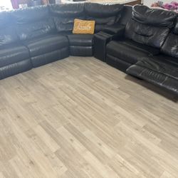 Beautiful Leather Reclinable Sectional 