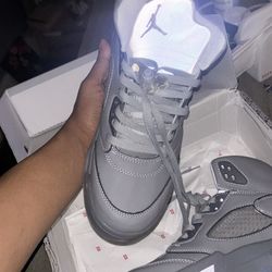 Jordan 5’s Wolf Grey’s