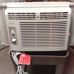 Frigidaire Air Conditioner/ 5000 BTU