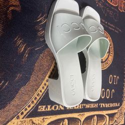 Size 7 Women’s Gucci Sandals LIKE NEW!