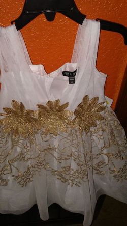 Vendo este vestido talla 4 es nuevo