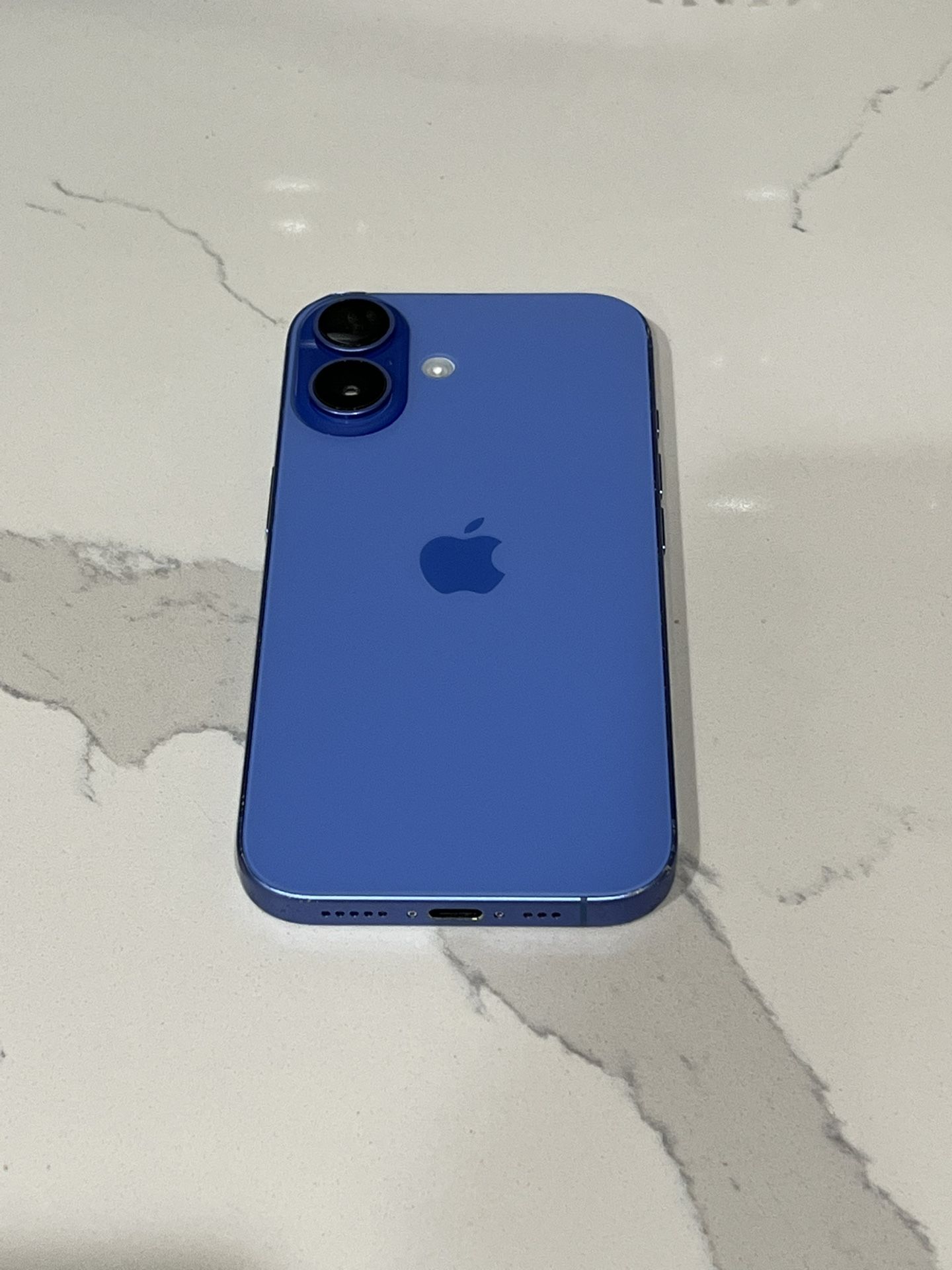 Blue iPhone 16 128GB - Unlocked