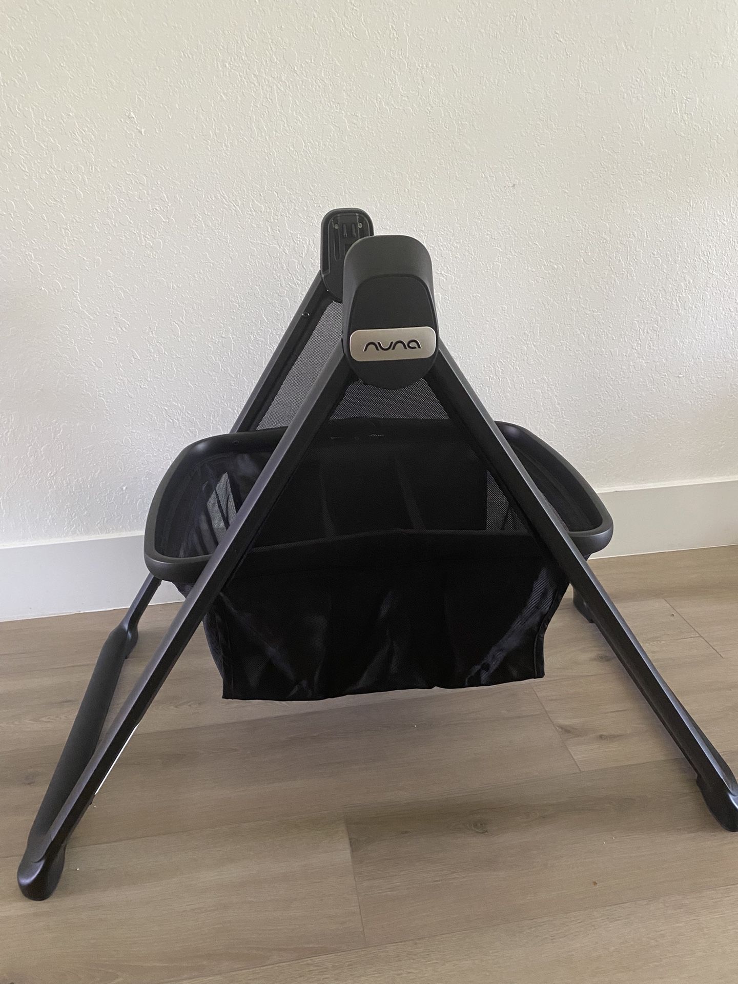 Nuna Bassinet Stand