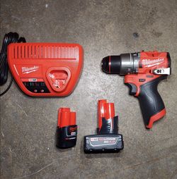 New Milwaukee FUEL 1/2" Hammer Drill Driver M12 kit