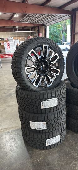 GMCChevy wheels 22s 305/40/22 tires all terrain