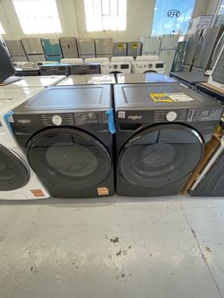 New Whirlpool Set Washer 4.5 Cu Ft and Dryer Gas