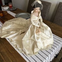 Collectible “Beth” 96513-HT collector’s dolls. $40. 