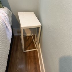 2 Side Tables