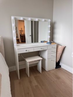 Vanity mirror