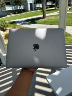Apple MacBook