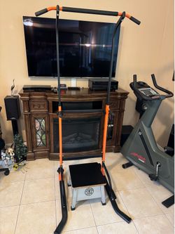 Adjustable Pull Up Bar Power Tower with Gold’s Gym Stool
