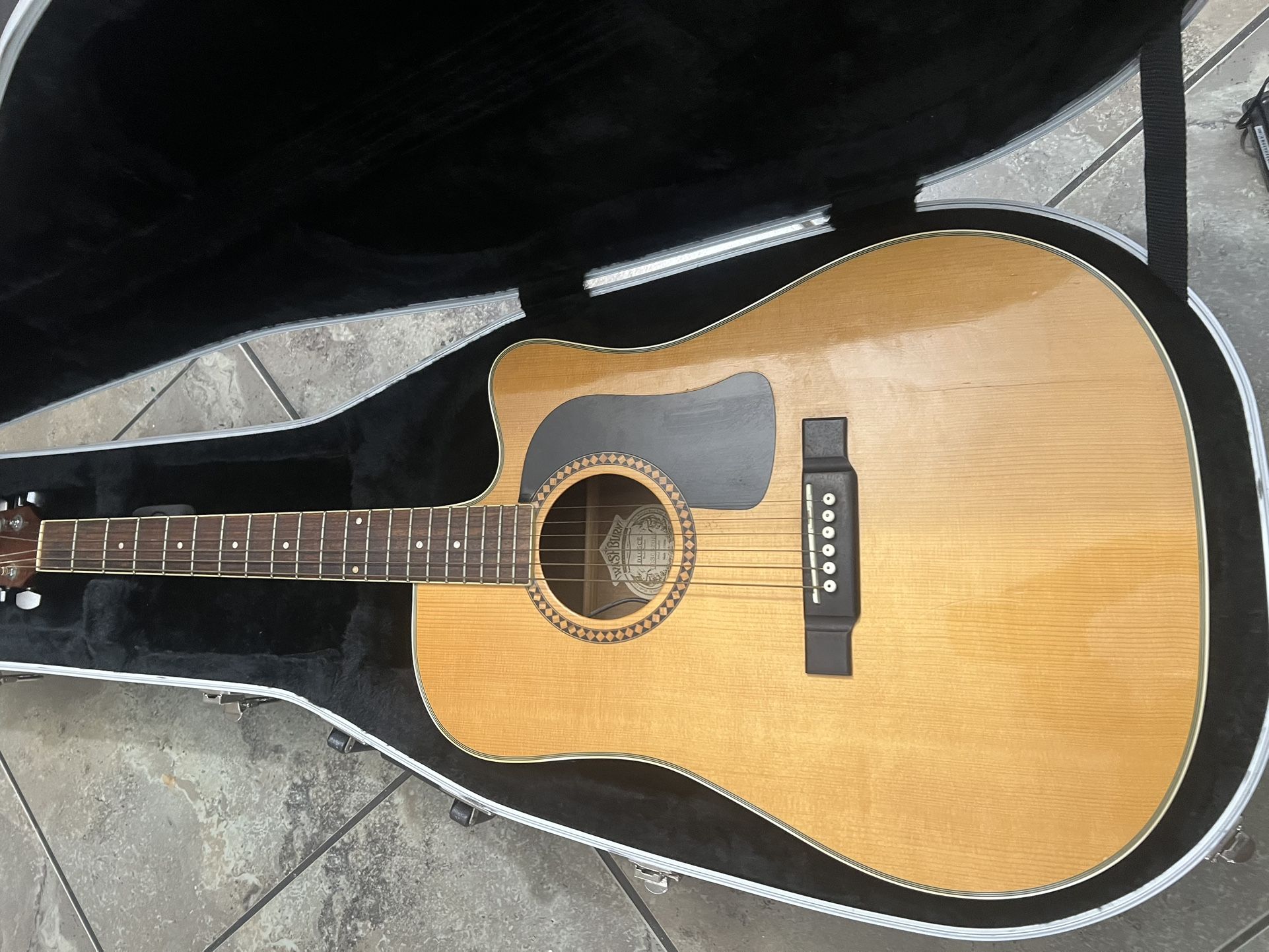 Washburn D10SCE Dreadnought Cutaway Acoustic Electric Guitar Solid Top Natural. Used in good condition with some cosmetic, blemishes and imperfections