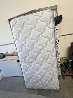 Twin mattress