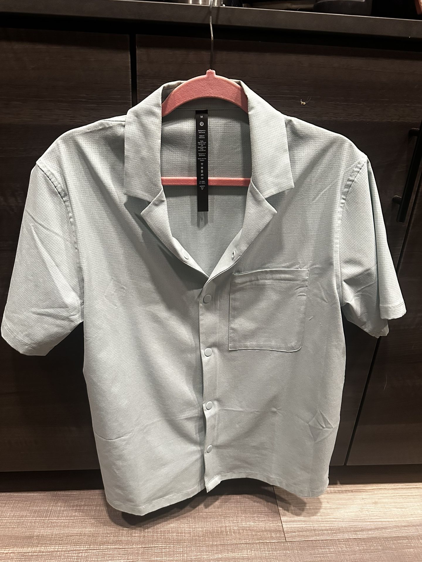 Lululemon Men’s Shirt Size M