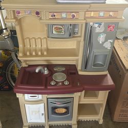 Kids play kitchen - must go today! Best offer wins