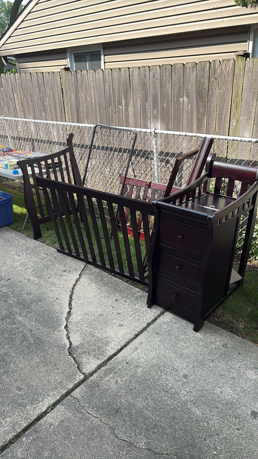 Crib/toddler Bed With Attached Changing Table