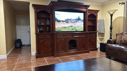 Entertainment center 
