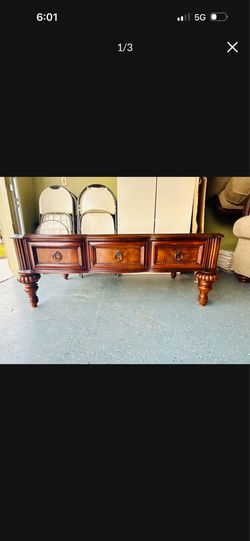 Coffee table, GREAT condition.