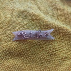 EDITH -Of-Pearl Brooch

FROM THE 40.S