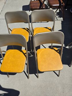 Set of 4 Folding Chairs