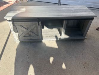 Entertainment center