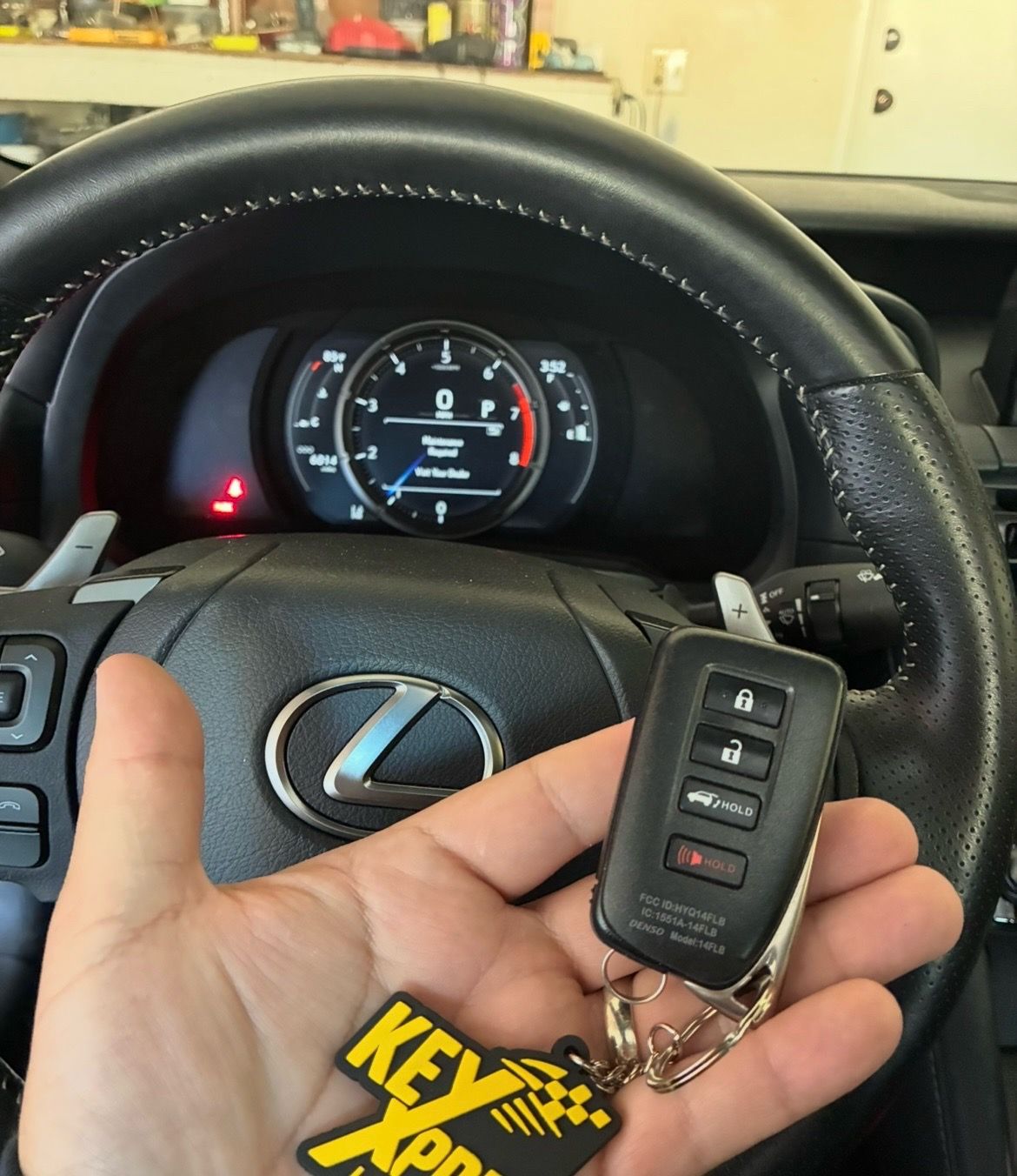 Car keys / llaves de carro/ auto keys