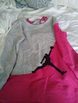 Girls jordon sweat shirt size large