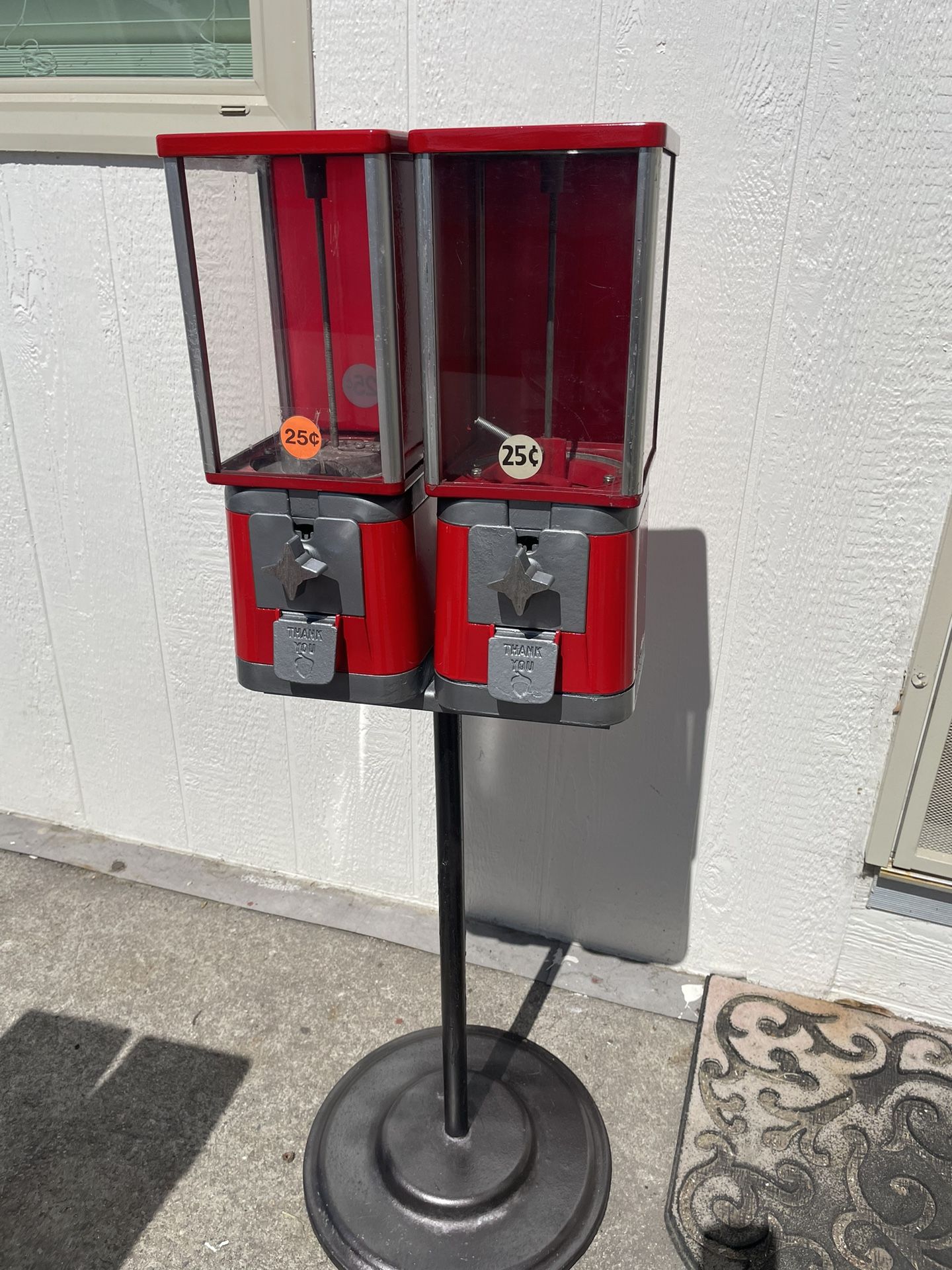 Vintage Gumball Or Toy & Candy Machines On Std W/locks & Key