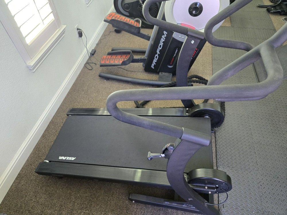 Asuna 7700 Manual Incline Treadmill w Tablet Holder.
