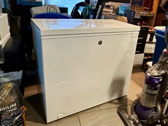 Chest Freezer - 7.0 cubic feet