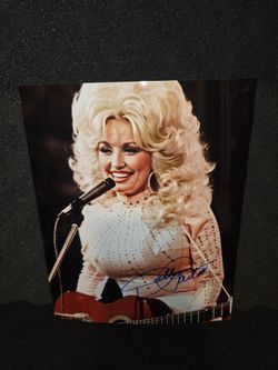 Dolly Parton Autograpg signed 8x10 photo with certificate of Authenticity