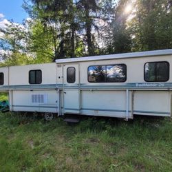 1992 Trail Manor Pop up camp trailer