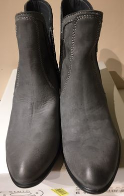 Steve Madden Boots Women’s Size 6 1/2 - new