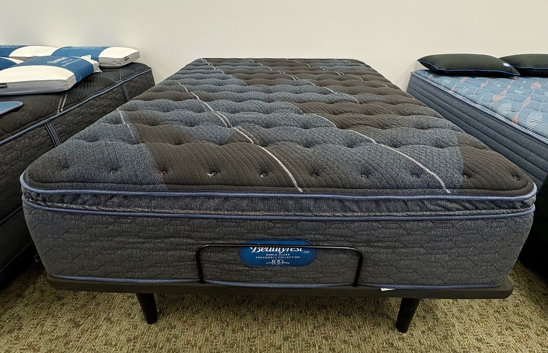 Beautyrest Queen Mattress. ( New In Bag )