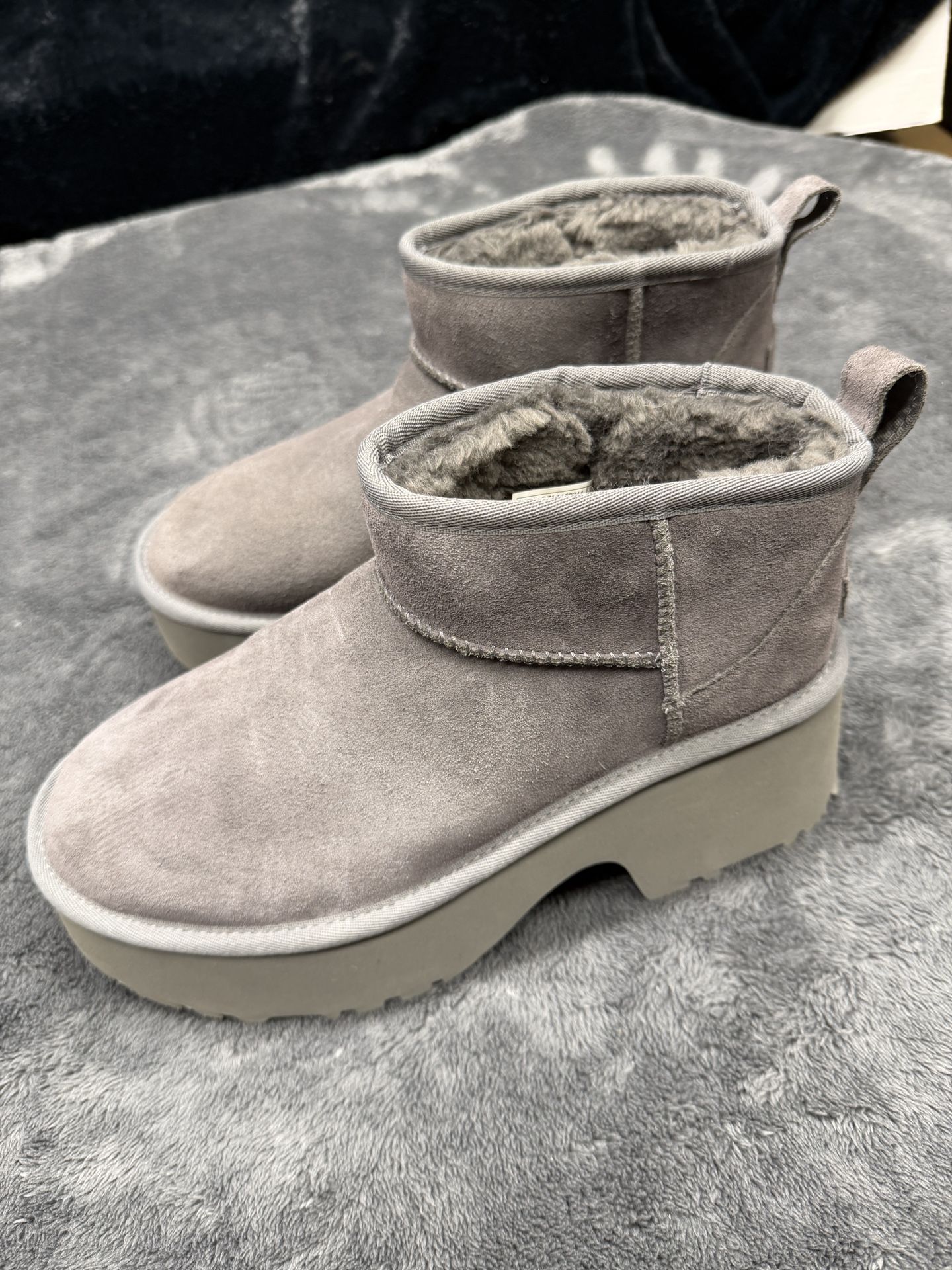 NEW Women's UGG Classic Ultra Mini New Heights Boots, color is gray!