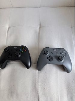 Xbox one controllers with rechargeable battery packs