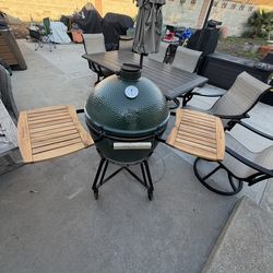Big green egg XL like new with accessories  up for sale