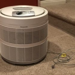 Honeywell 50250-s True HEPA  Air  Purifier 390sq Ft White