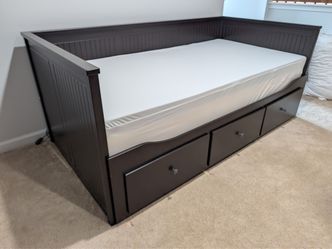 HEMNES Daybed frame with 3 drawers & 2 nightstands