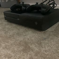 Xbox One With 2 Controllers 