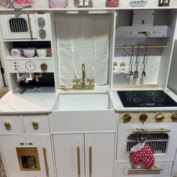 Kids kitchen And Fridge 