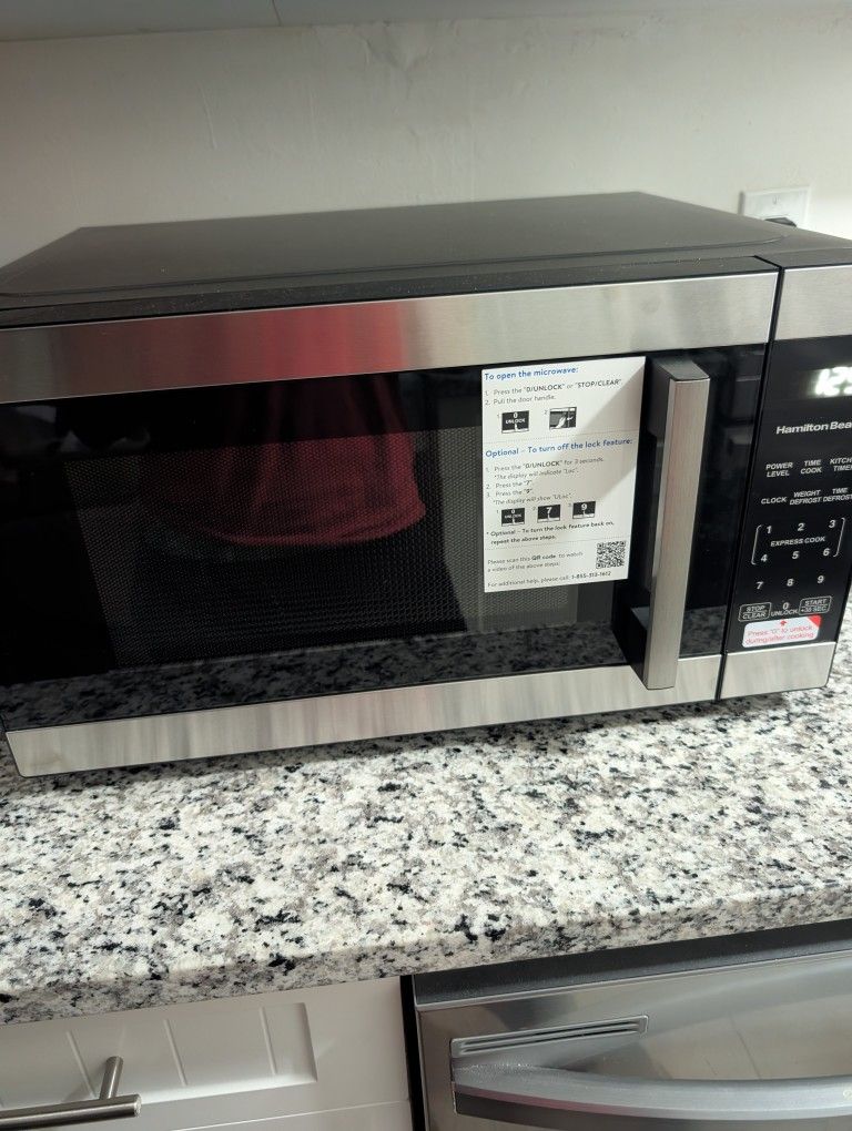 New Huge Microwave Heats Up Food Good 1100watts $150