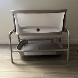 Maxi Cosi Iora Bedside Bassinet