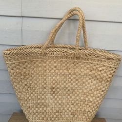 Straw handbag