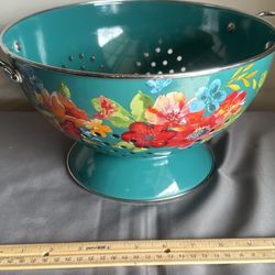 Pioneer Woman Large Colander